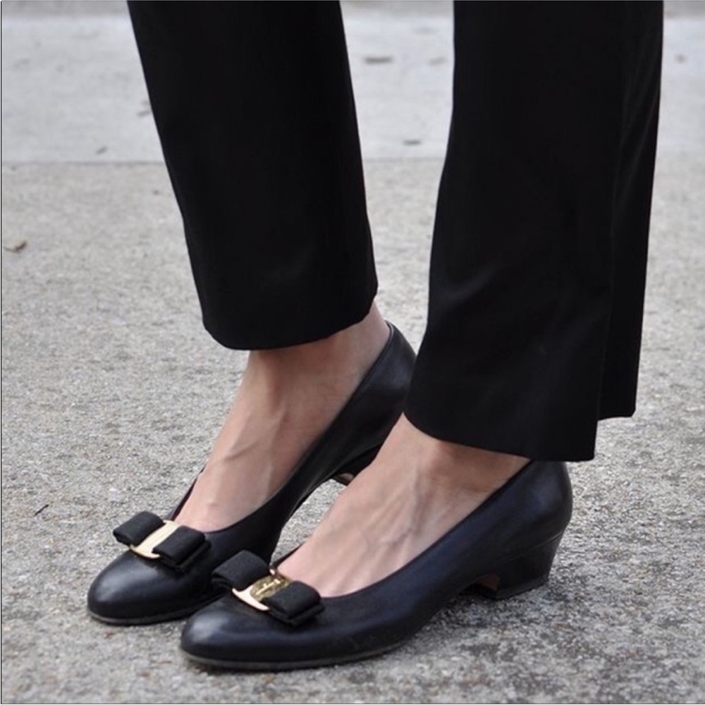 Salvatore Ferragamo Navy Leather Vara Shoes with Bow 9.5 Narrow Never Worn! - Picture 3 of 14